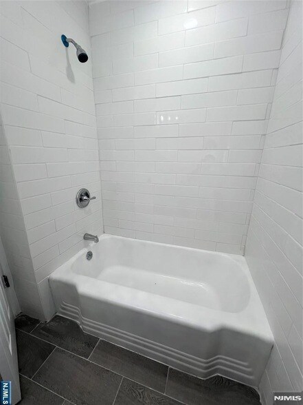 Foto del edificio - 493 Beverly Rd