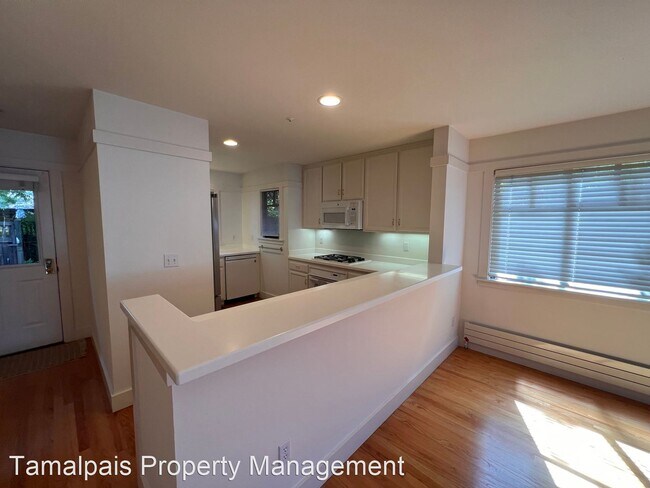 Building Photo - 2 br, 2.5 bath House - 11 Ward St