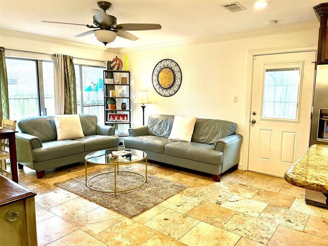 Foto del edificio - 2109 N Red Cedar Cir