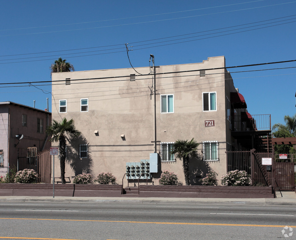 Building Photo - Royals I and II Apartments