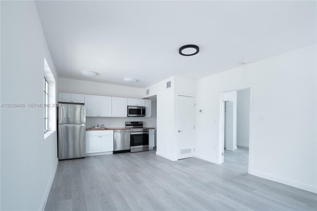 Foto del edificio - 423 NE 71st St