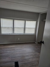 Building Photo - 157 SW Shady Ln