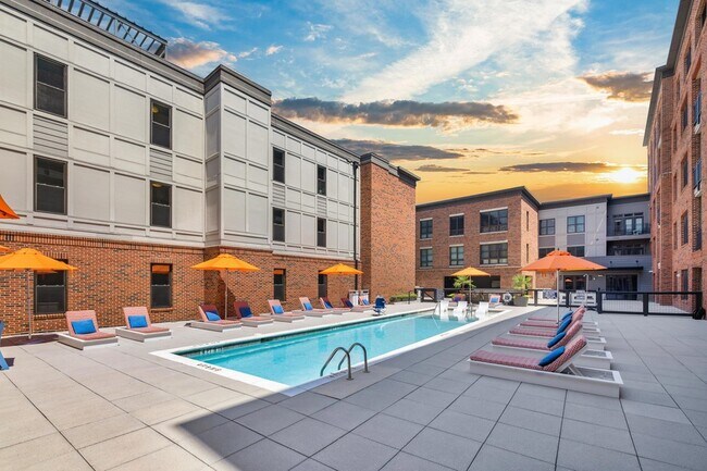 Building Photo - 601 Meeting St