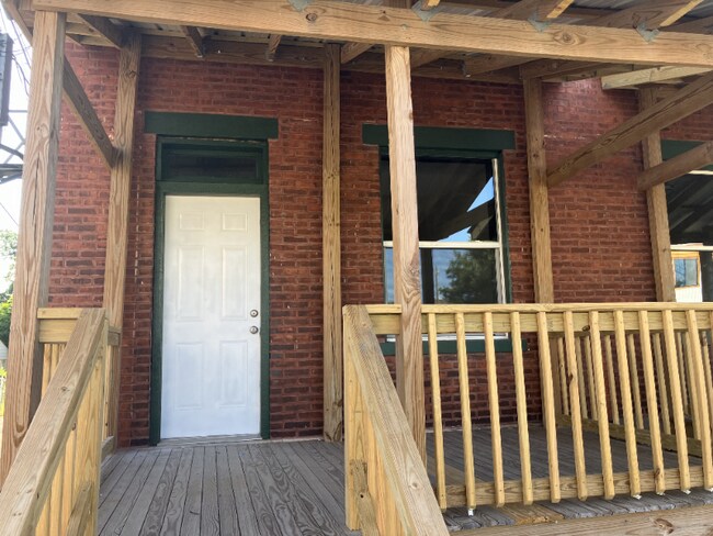 Building Photo - 326 Taylor Ave