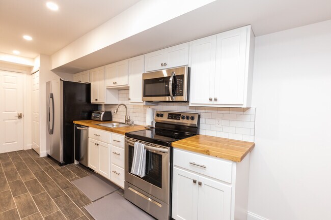 Building Photo - 627 Princeton Pl NW