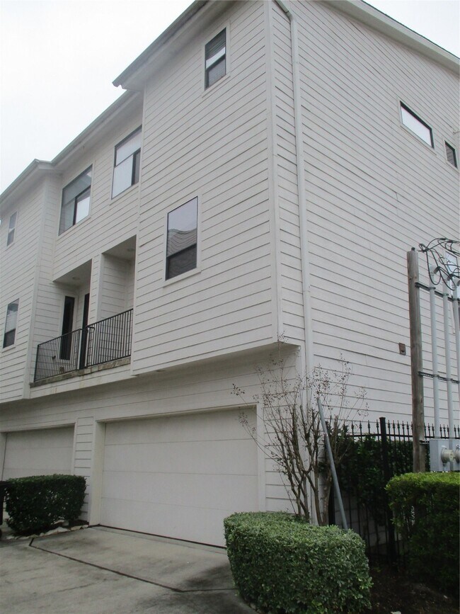 Foto del edificio - 703 St Charles St