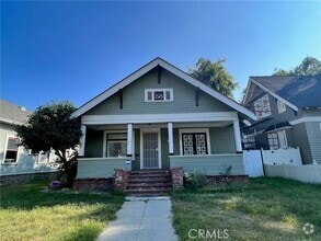 Building Photo - 220 E Kingsley Ave