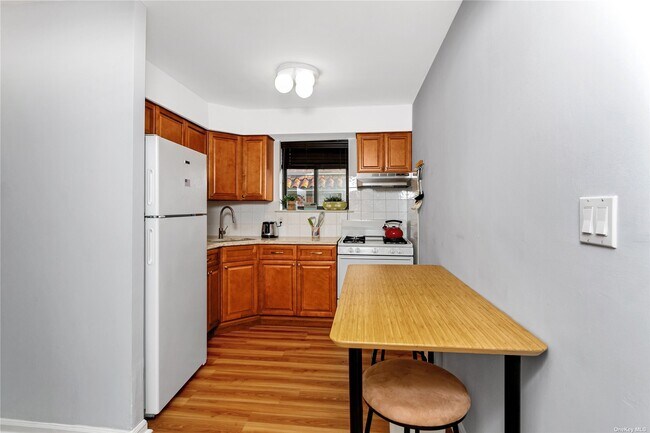 Building Photo - 61-21 169th St
