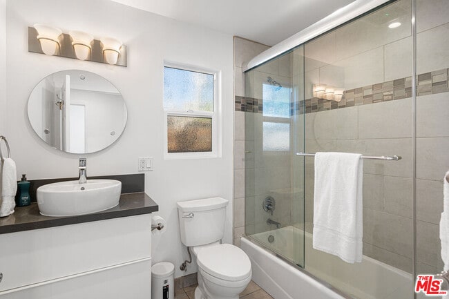 Building Photo - 5202 Topeka Dr