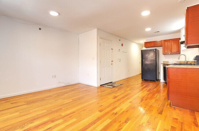 Foto del edificio - 236 Van Horne St