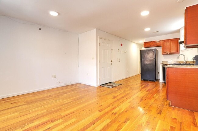 Building Photo - 236 Van Horne St
