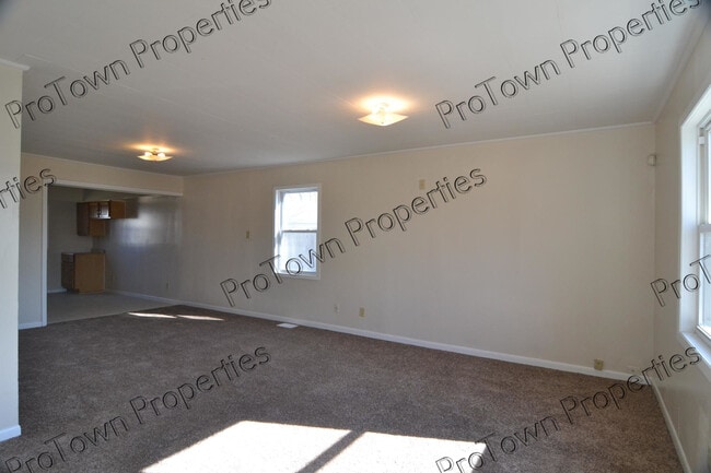 Building Photo - 117 Edison Rd