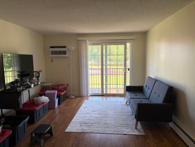 Foto del edificio - 807 White Cedar Blvd