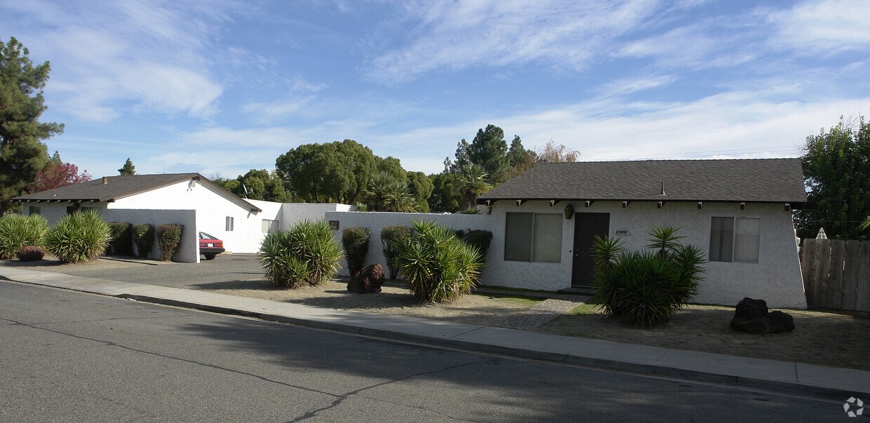 Primary Photo - 2368-2382 Redwood Ave