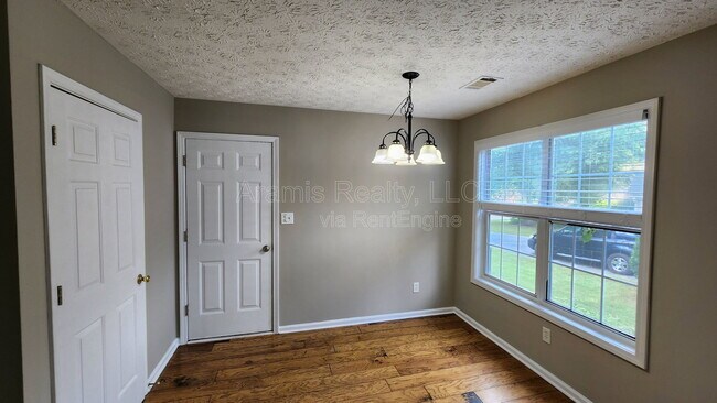 Foto del edificio - 5090 Edinborough Pl