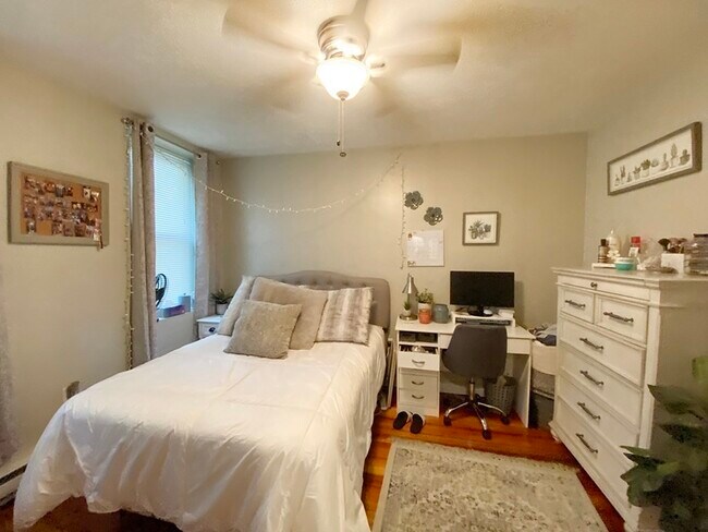 Foto del edificio - 119 Cottage St