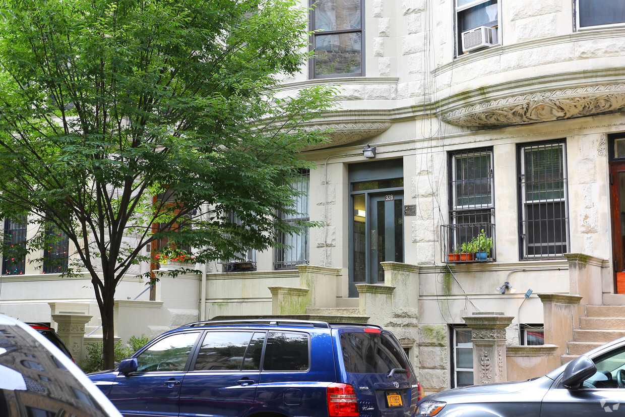Building Photo - 328 W 88th St