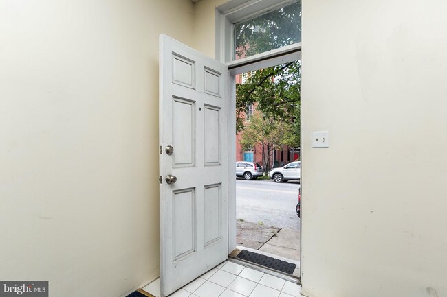 Building Photo - 931 S Hanover St