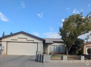Building Photo - 955 E Amber Ave