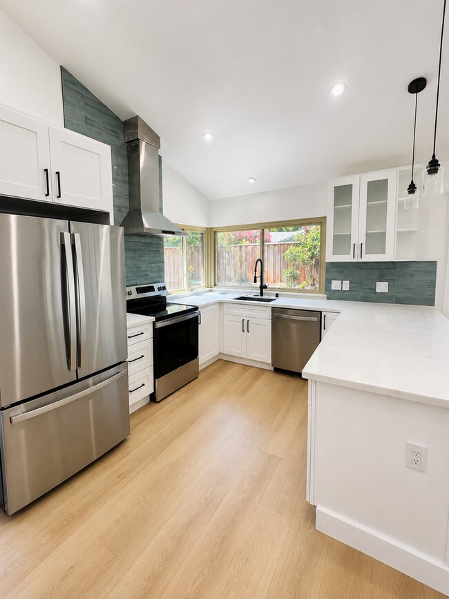 Building Photo - 9887 Broadmoor Dr