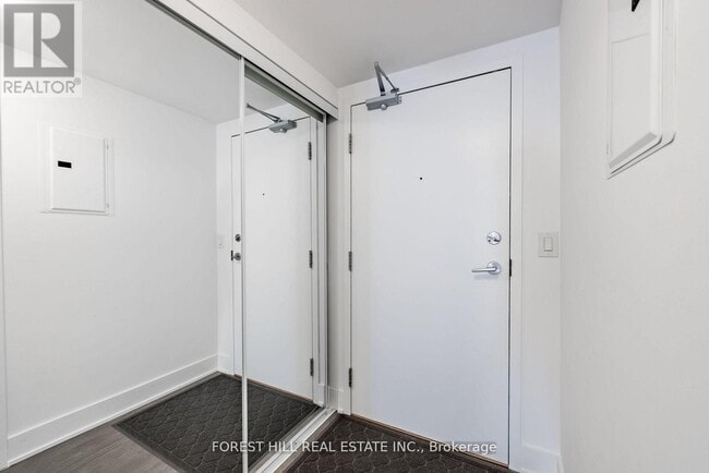 Building Photo - 508 Wellington St W