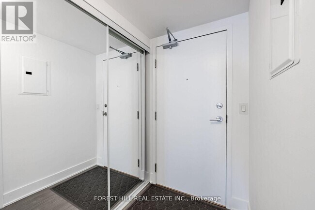 Photo du bâtiment - 508 Wellington St W