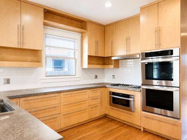 Foto del edificio - 4530 Walker St