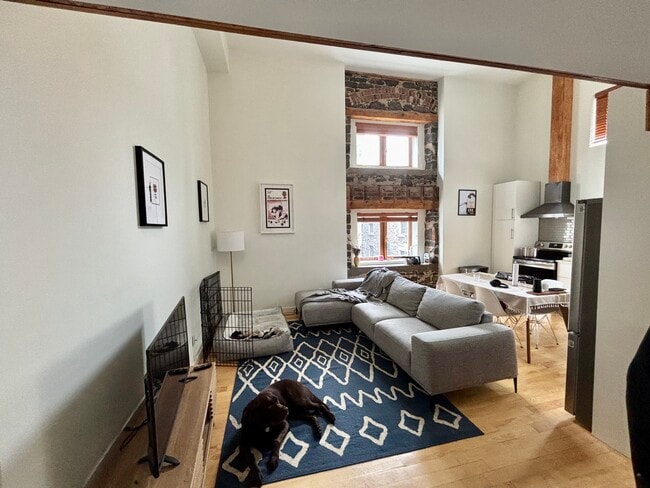 Building Photo - 221 De La Commune