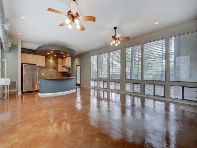 Building Photo - 1308 W N Loop Blvd