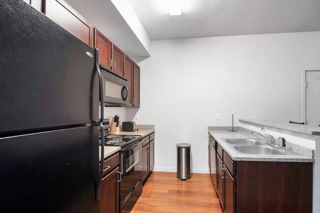 Building Photo - 543 18th St