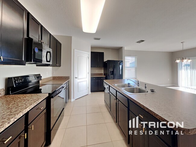Foto del edificio - 16407 Treasure Point Drive Wimauma FL