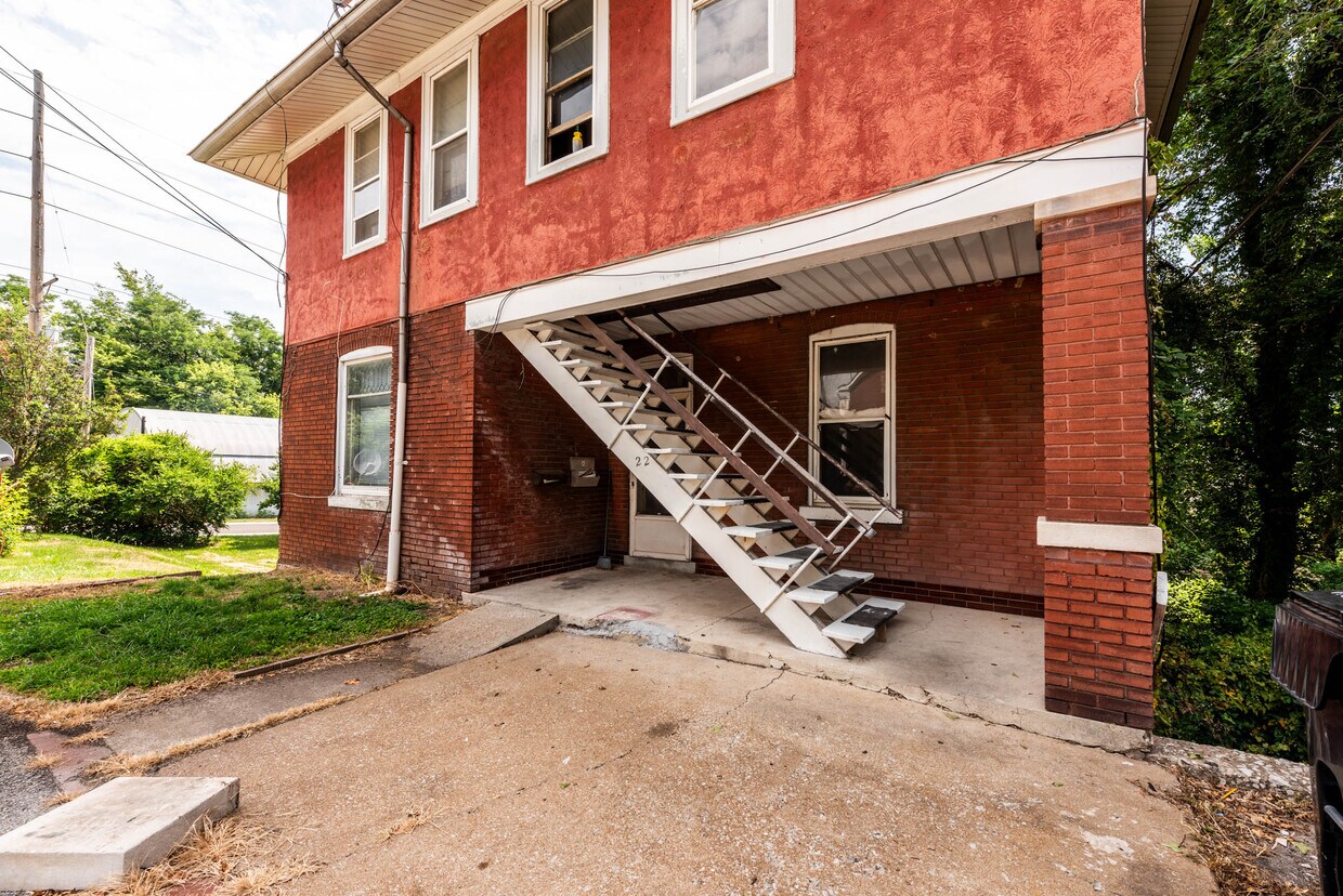 22 N 9th St Unit A, Belleville, IL 62220 Apartments in Belleville, IL