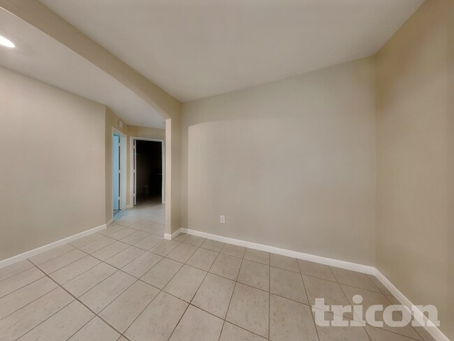 Building Photo - 832 Painted Bison Dr