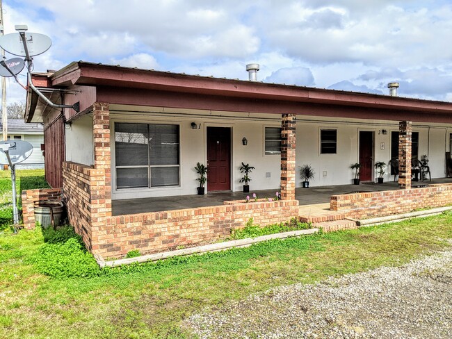 Covered Front Patio - 5 S Lowder St