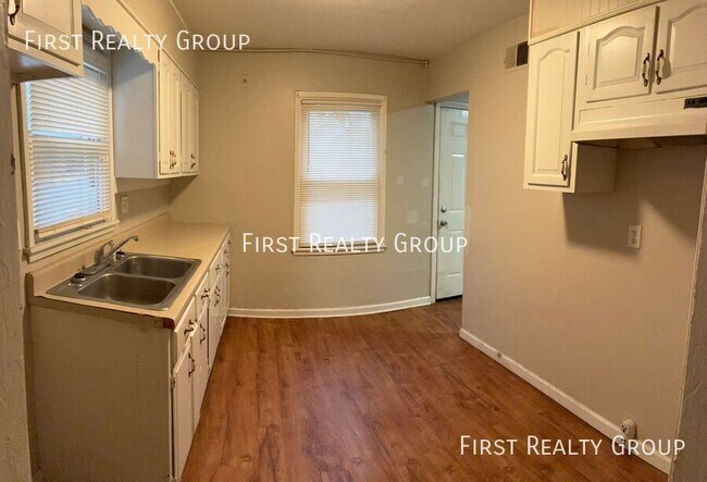 Building Photo - 364 Sheridan Ave