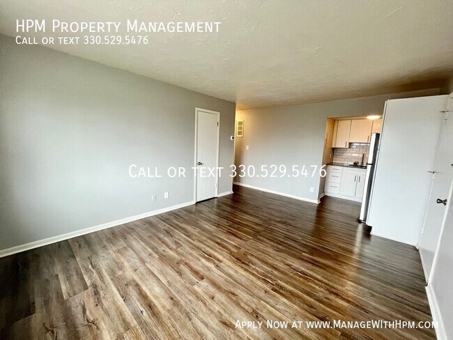 Foto del edificio - 21955 Miles Rd