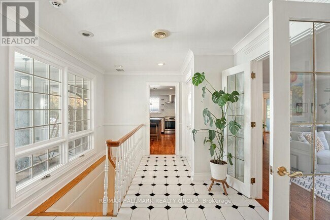 Building Photo - 275 Crocus Ave