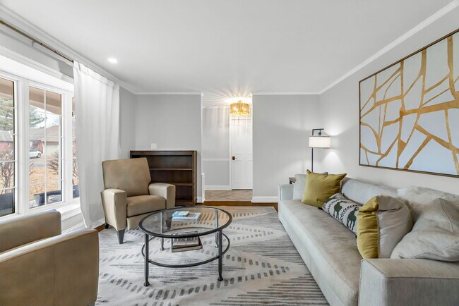 Foto del edificio - 6661 Woodson Dr