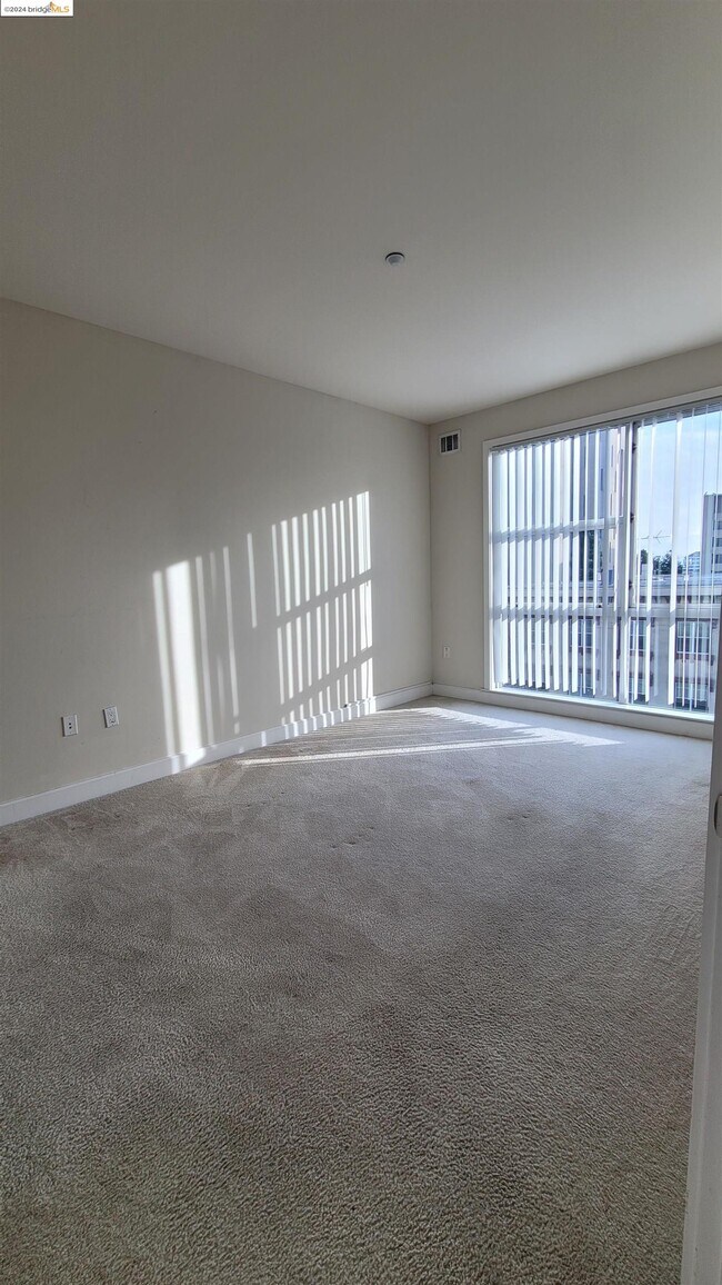 Building Photo - 585 9th St