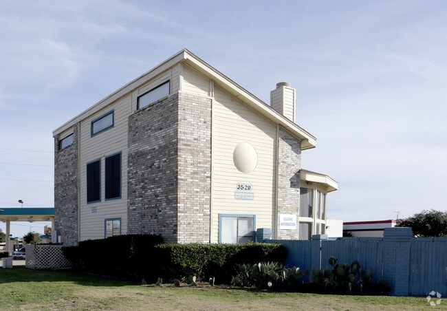 Buckingham Court Apartments 3520 3524 W Buckingham Rd Garland TX Buckingham Court Apartments 3520 3524 W Buckingham Rd Garland TX