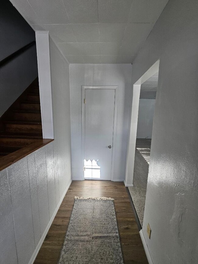 Building Photo - 370 Ahnaip St