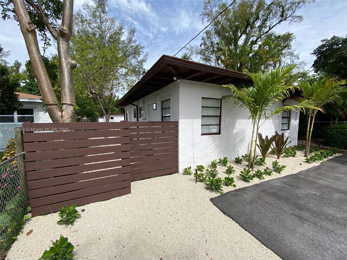 Photo - 11310 Peachtree Drive Apt #Studio, Miami, FL 33161 - 0 BR 1 BA Multi-Family Home