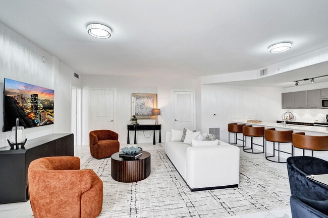 Building Photo - 101 Via Mizner