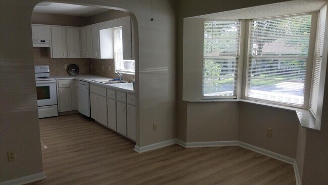 Building Photo - 9820 SW 89th Terrace