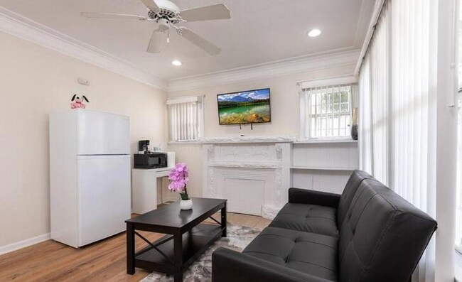 Foto del edificio - 1161 W 38th St