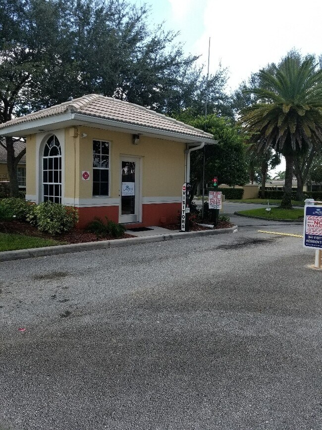 Building Photo - 18201 Indian Creek Dr