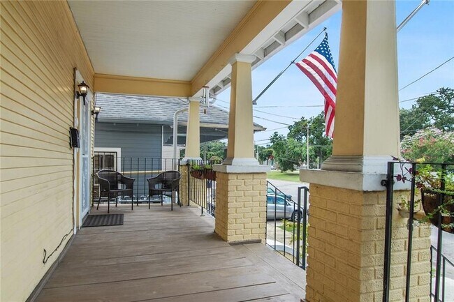 Foto del edificio - 1731 Elysian Fields Ave