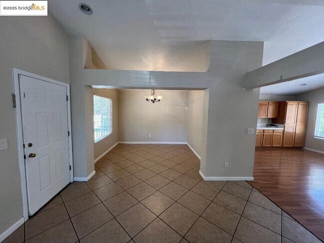 Foto del edificio - 3033 Mills Dr
