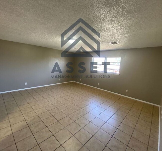 Building Photo - 7 Bedroom House Available Now