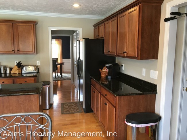 Foto del edificio - 3737 Heather Brooke Dr